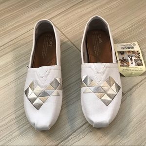 TOMS White Canvas Embroidery Shoes
